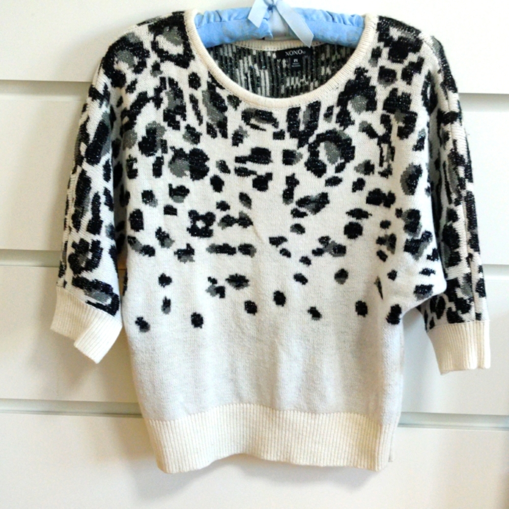 Sweater beautiful cheetah print, 1/2 sleeve, stretchable, Size M by XOXO